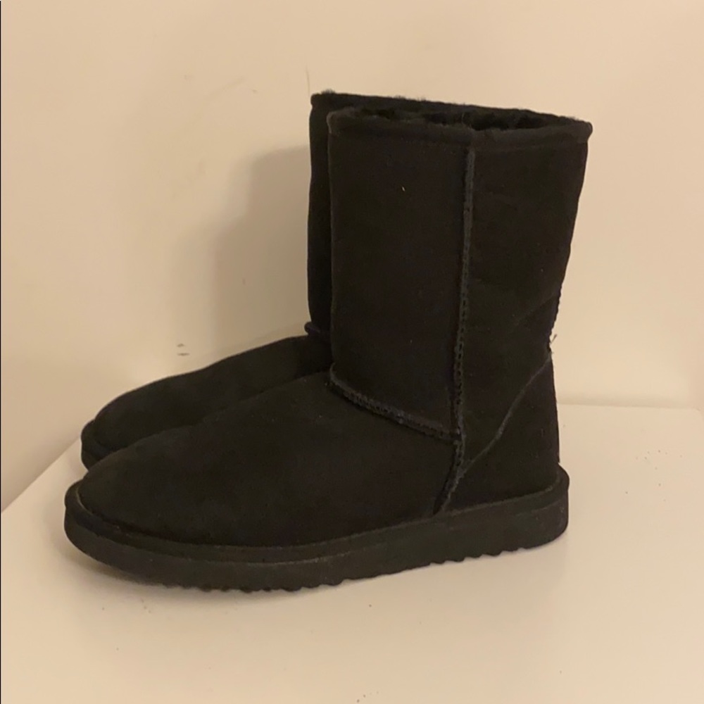GUC UGG Ultra low boot Sz 7